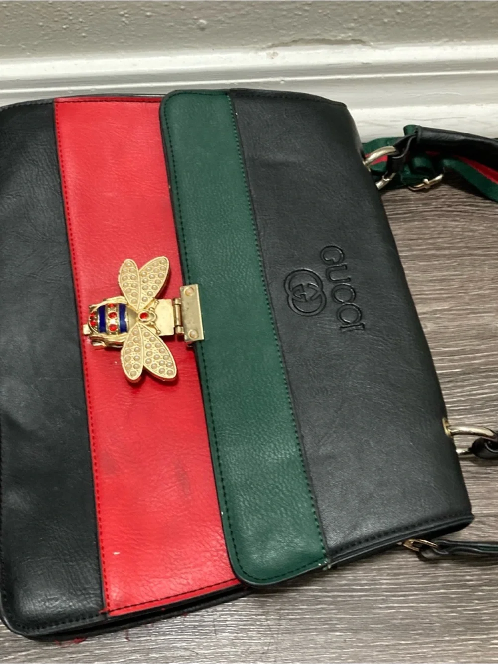 Gucci Black, Green & Red Leather Shoulder Bag with Bee Emblem - Picture 2 of 9